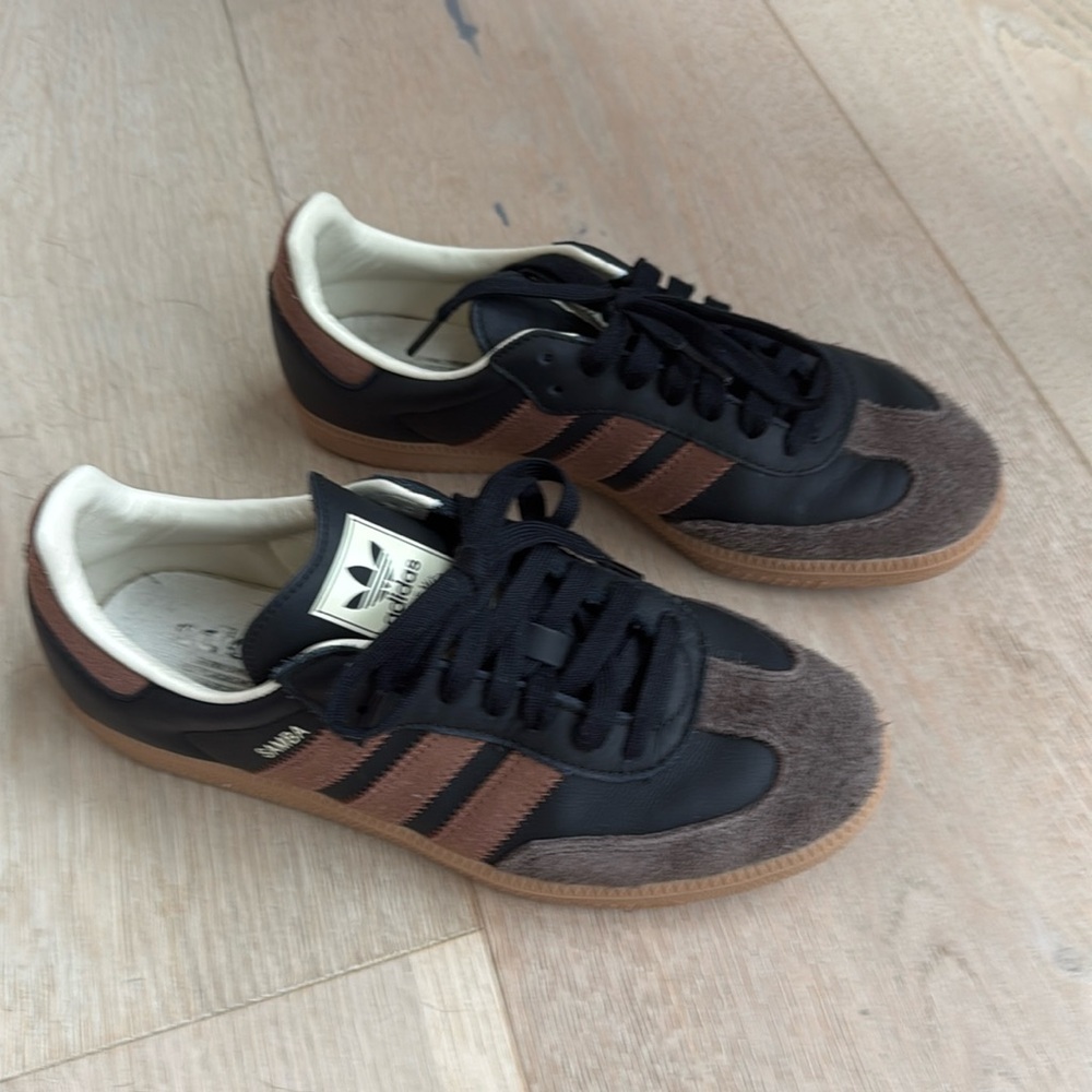 Black sambas